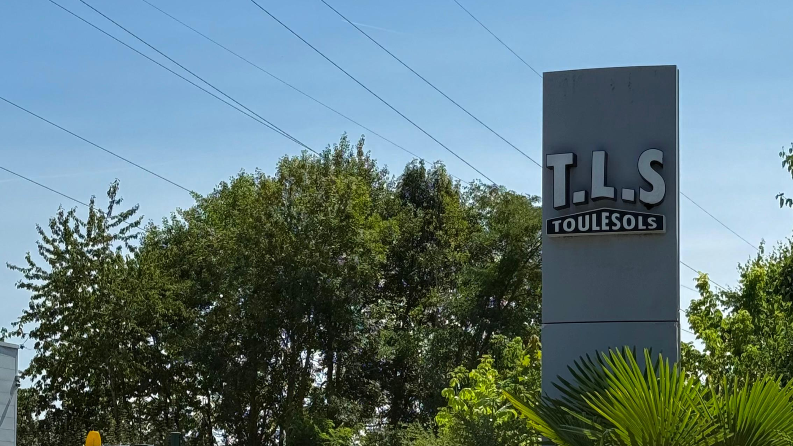 entrée showroom T.L.S Toulesols